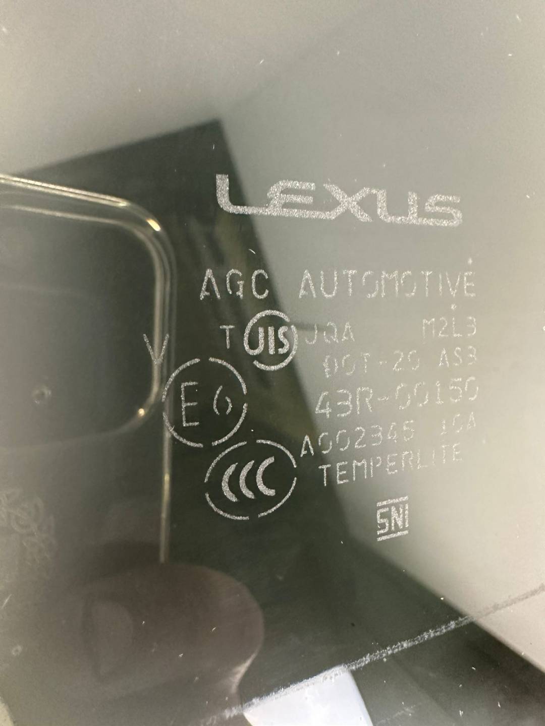 Стекло двери задней правой Lexus NX купить в России