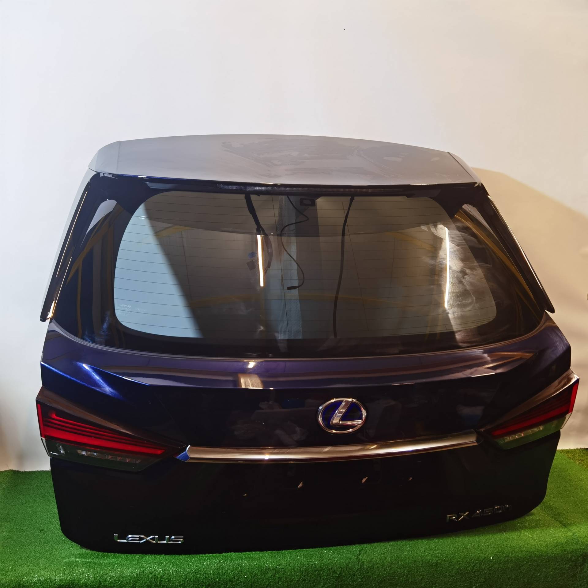 Обшивка крышки багажника Lexus RX 4 (AL20) купить в Беларуси