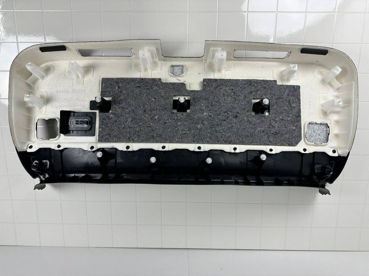 Обшивка крышки багажника Lexus RX 4 (AL20) купить в России