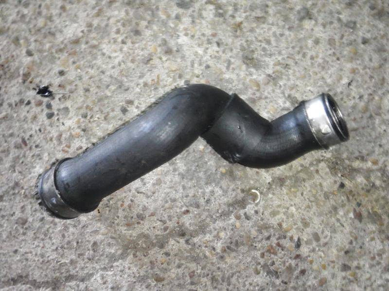 Патрубки радиатора мерседес w203. Патрубки мерседес w203. Патрубки системы охлаждения мерседес w203. Патрубки мерседес w203. Патрубка радиатора мерседес с класс 204 кузов.