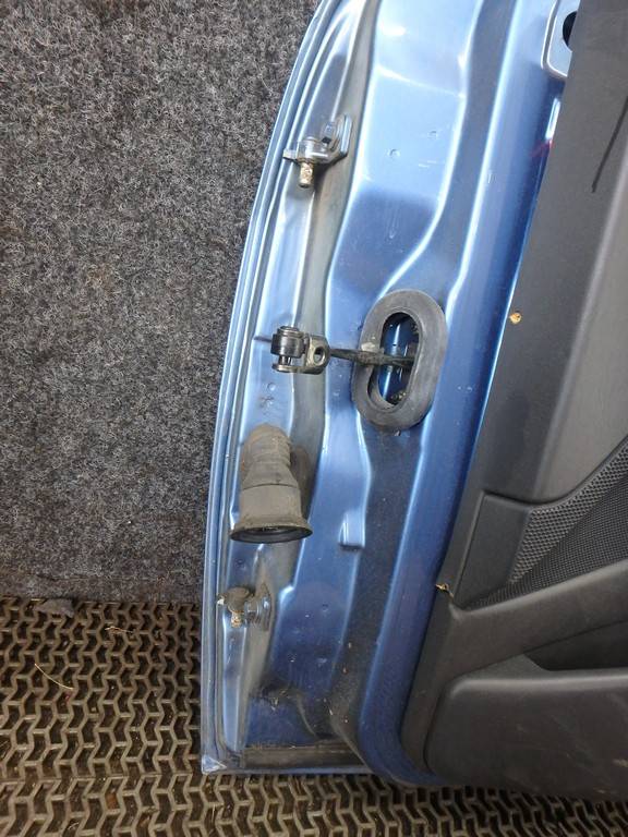 Дверь передняя правая Ford Focus 1 купить в России