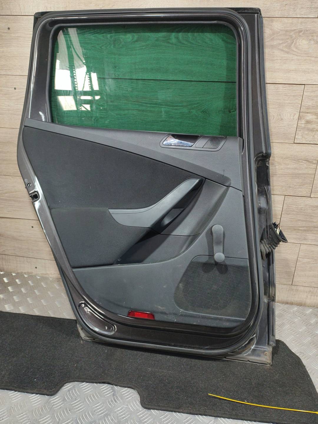 Дверь задняя левая Volkswagen Passat 6 купить в России