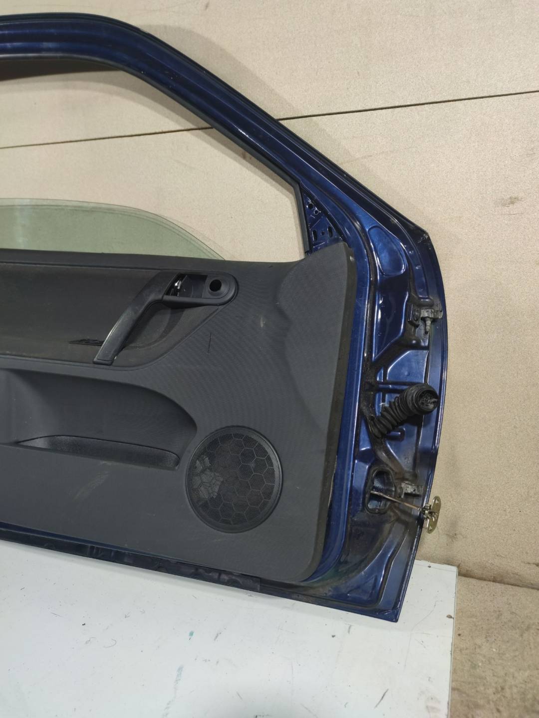 Дверь передняя левая Volkswagen Polo 3 купить в Беларуси