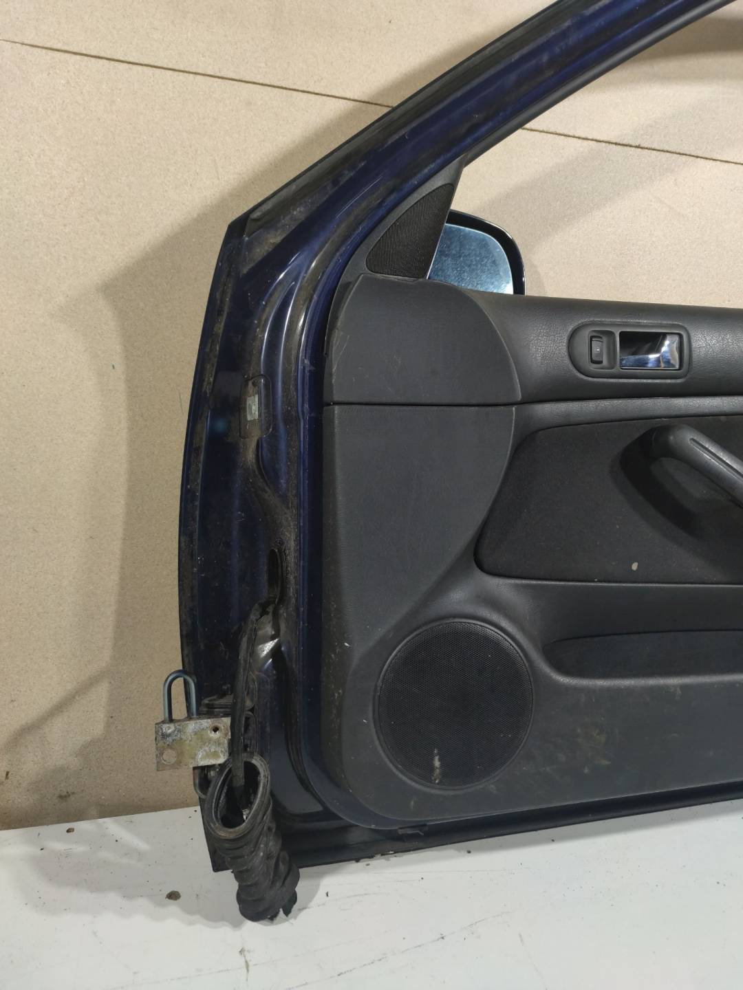 Дверь передняя правая Volkswagen Golf 4 купить в России