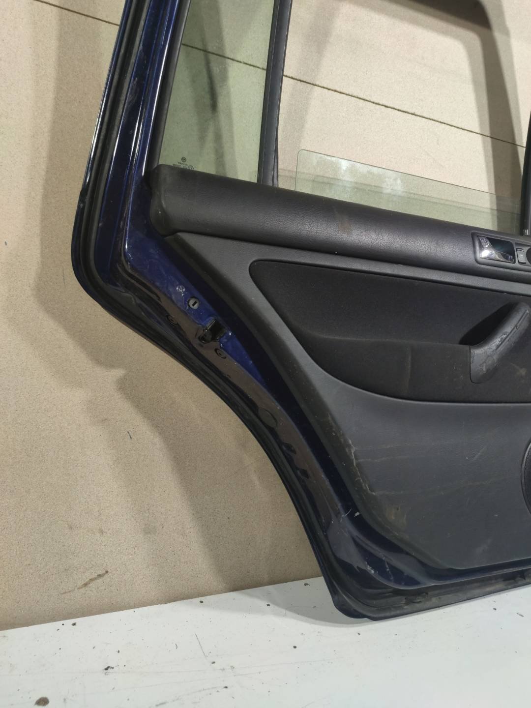 Дверь задняя левая Volkswagen Golf 4 купить в Беларуси