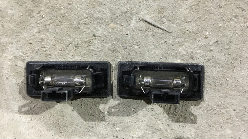 Bmw e53 подсветка номера до рестайл. планка подсветки номерного знака бмв е 53. планка подсветки номера bmw x5 e53. E46 подсветка номера. подсветка номерного знака бмв х5 е53.