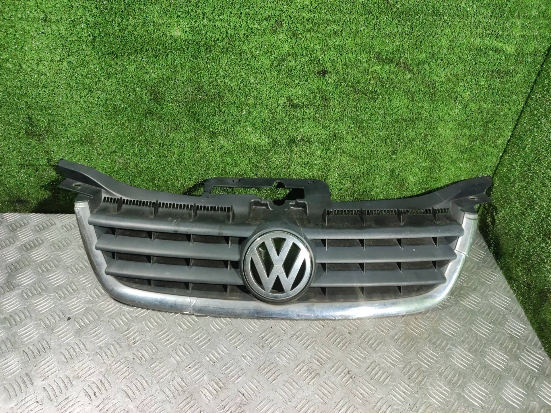 Решетка радиатора (капота) - Volkswagen Touran (2003-2010)