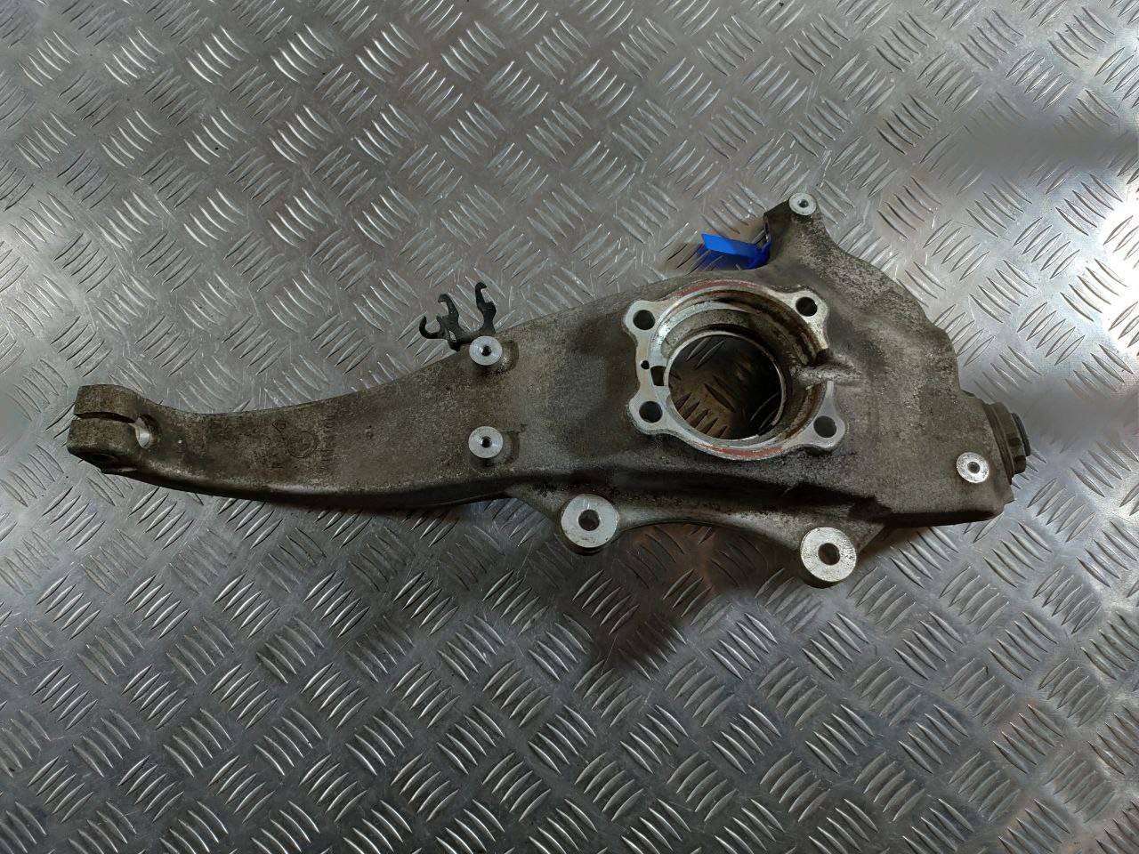 кулак поворотный правый BMW 5 F10/F11/GT F07 [рестайлинг] 2015