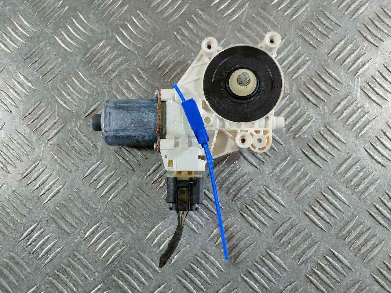 моторчик стеклоподъемника передний правый BMW 4 F32/F33/GT F36 2014 OEM 67627046032, 0139822515, 7046032, 985159102