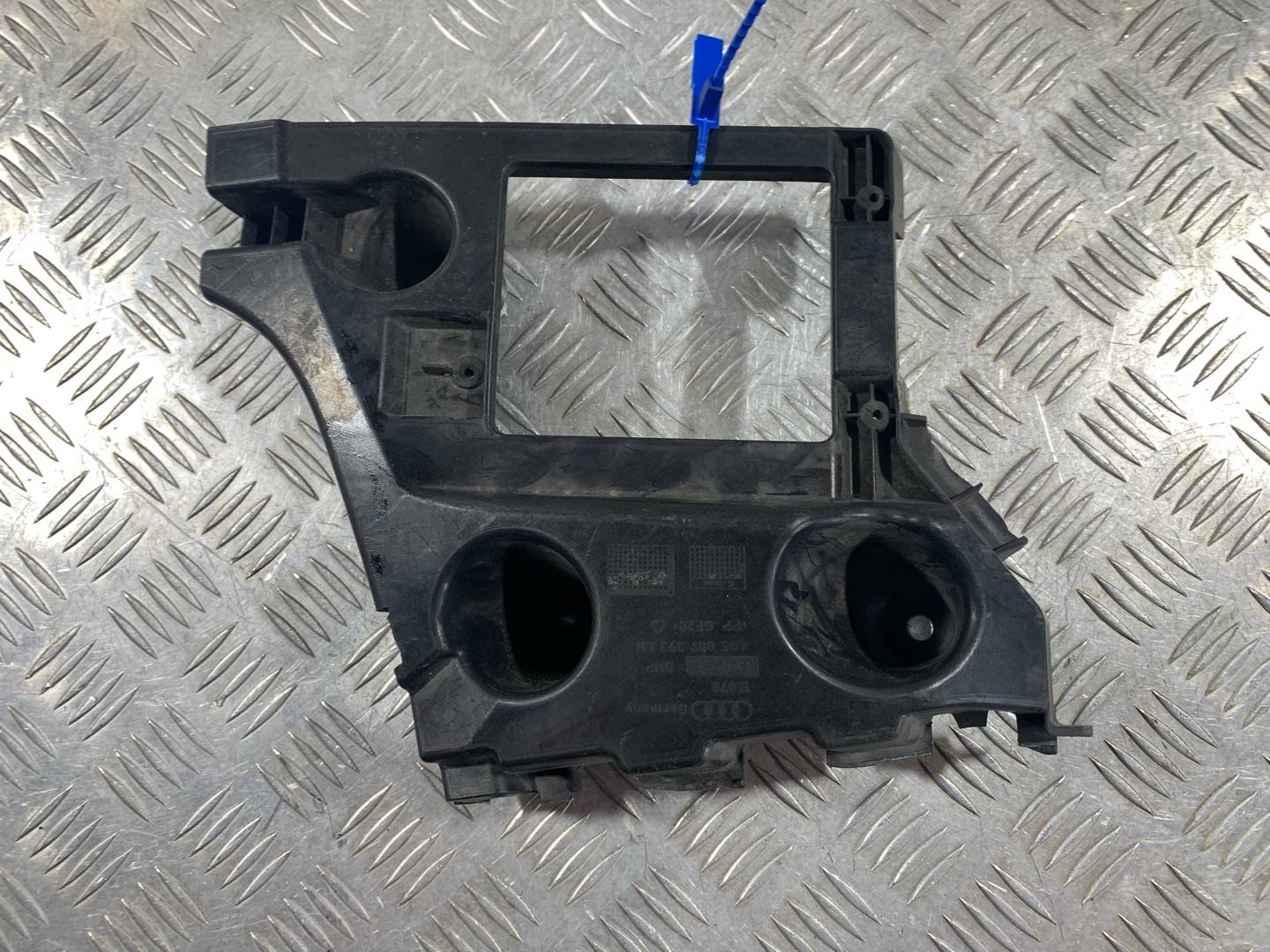 кронштейн крепления бампера заднего Audi A6 4G/C7 2012 OEM 4G5807393