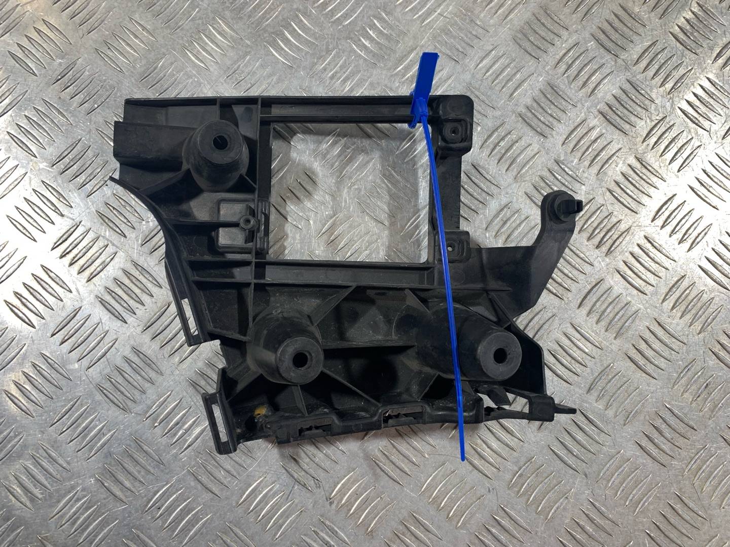 кронштейн крепления бампера заднего Audi A6 4G/C7 2012 OEM 4G5807394