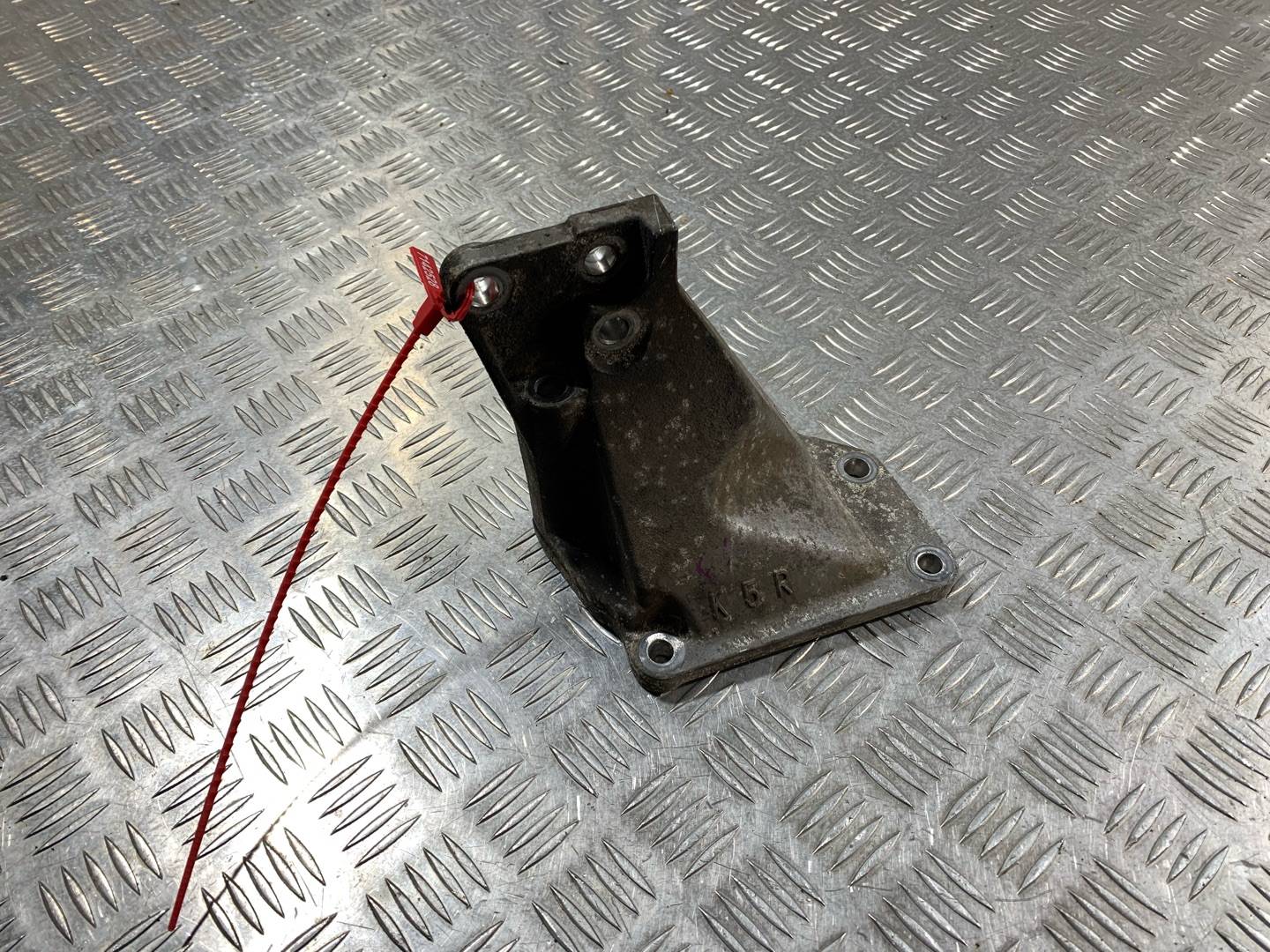 Кронштейн двигателя Infiniti EX 1 поколение 2010 OEM 11232-JK500, 11232JK50A