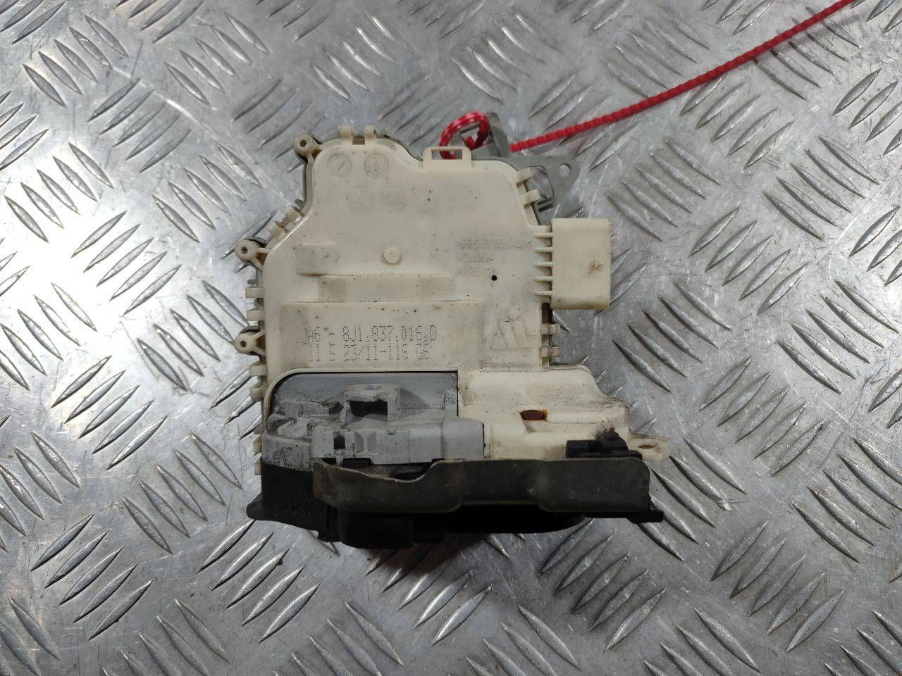 замок двери передней правой Audi A7 4G 2012 OEM 8J1837016D, 8J1837016F