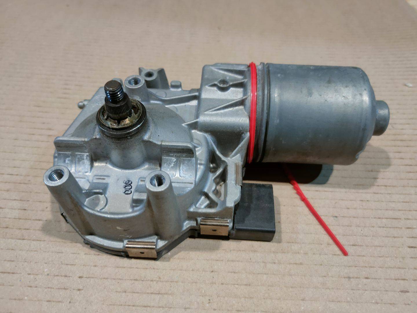 Моторчик передних стеклоочистителей (дворников) Audi A8 D4/4H 2012 OEM 4H1955119C