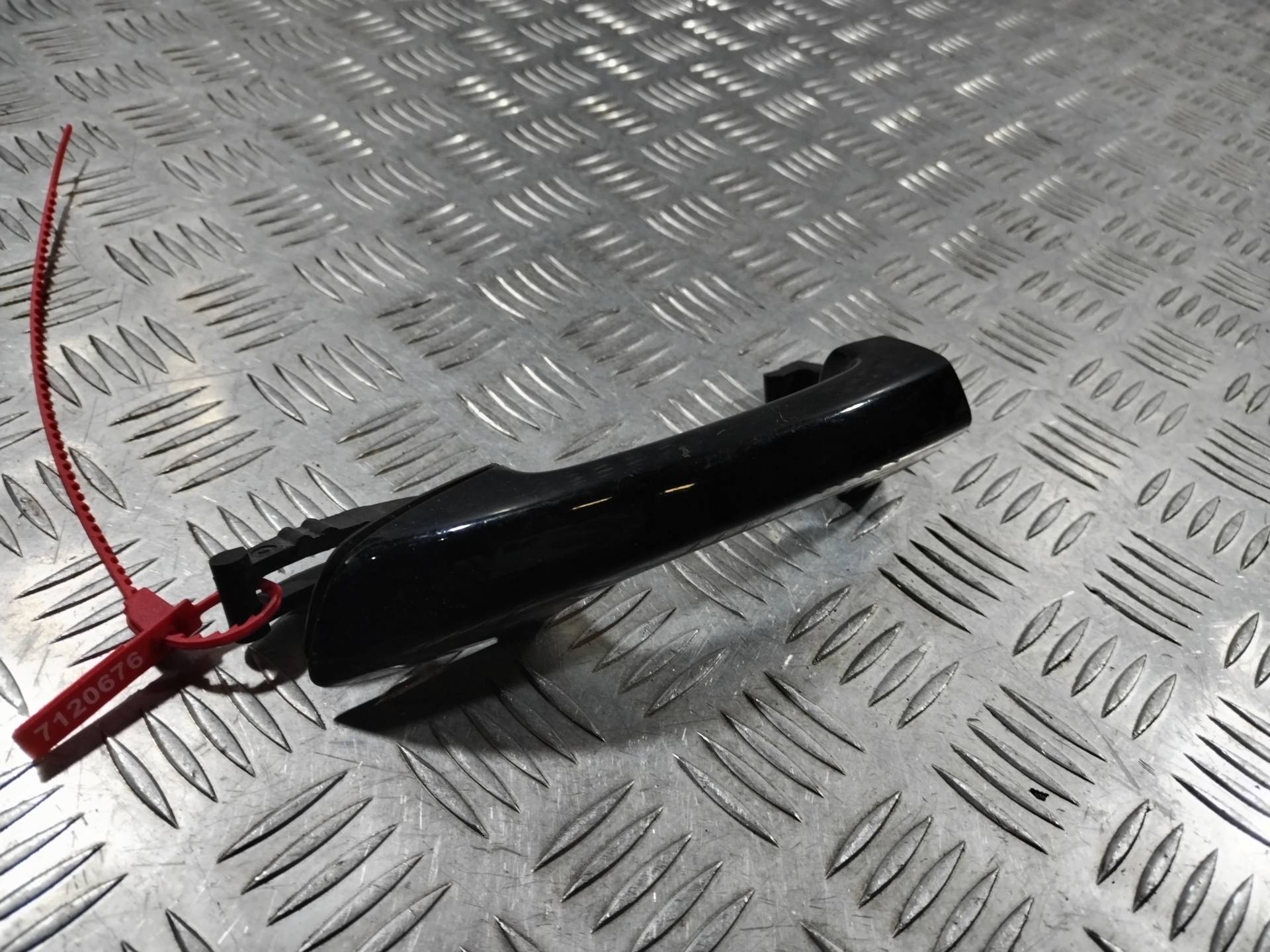 Ручка наружная передняя правая Volkswagen Passat USA 2012 OEM 1K8837210