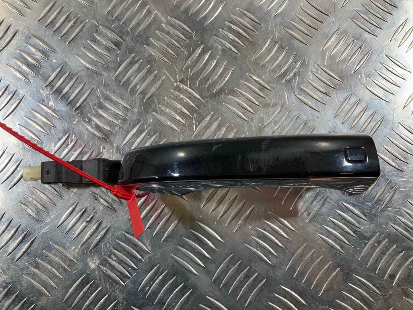 ручка наружная двери правой Audi A8 D4/4H 2012 OEM 4H0837206B