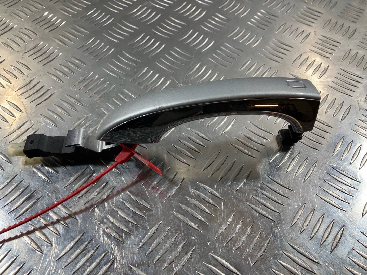 ручка наружная двери правой Audi A8 D4/4H 2012 OEM 4H0837206B