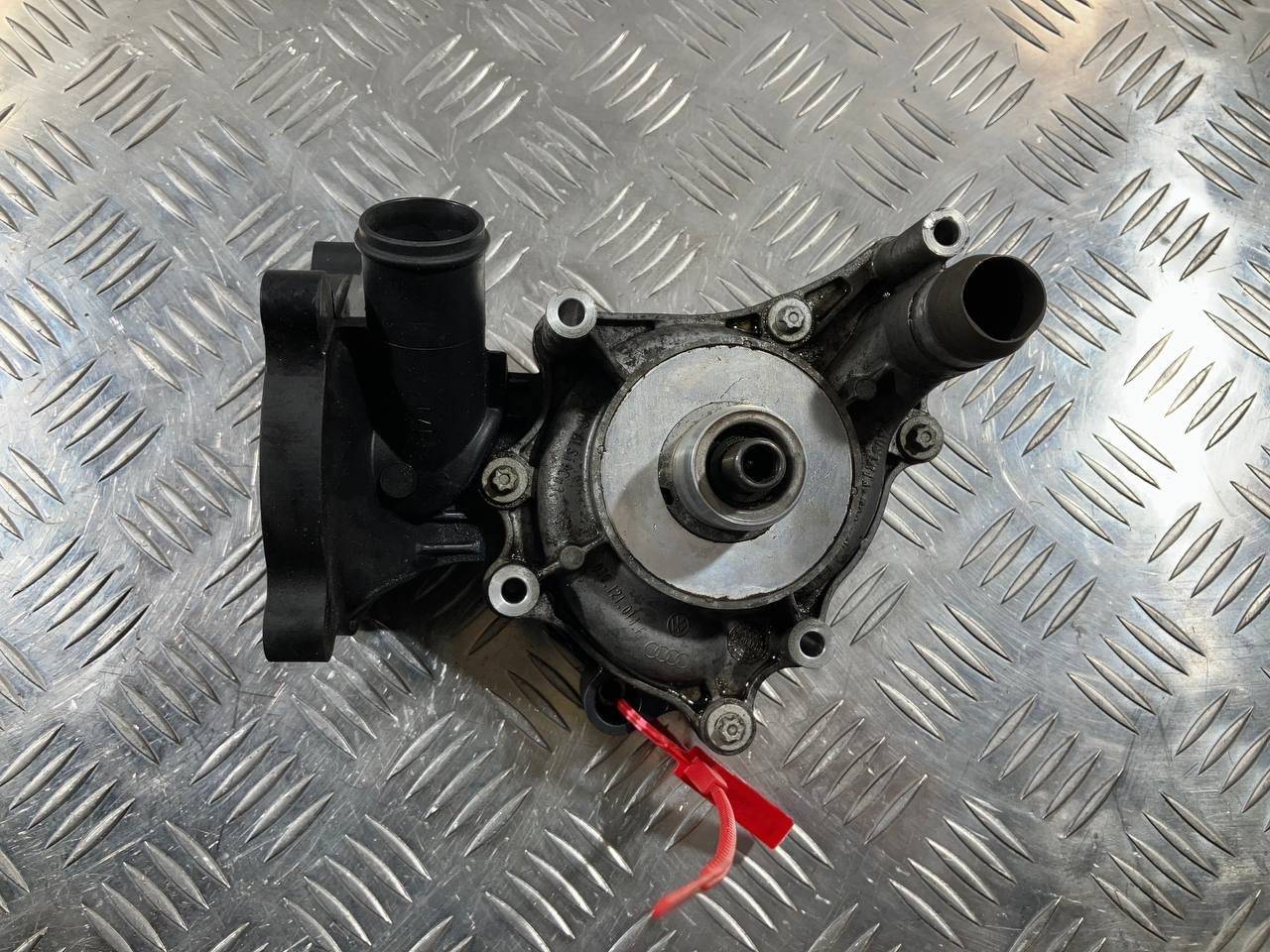 Помпа Audi RS5 8T 2008 OEM 079121014F, 07L121014F