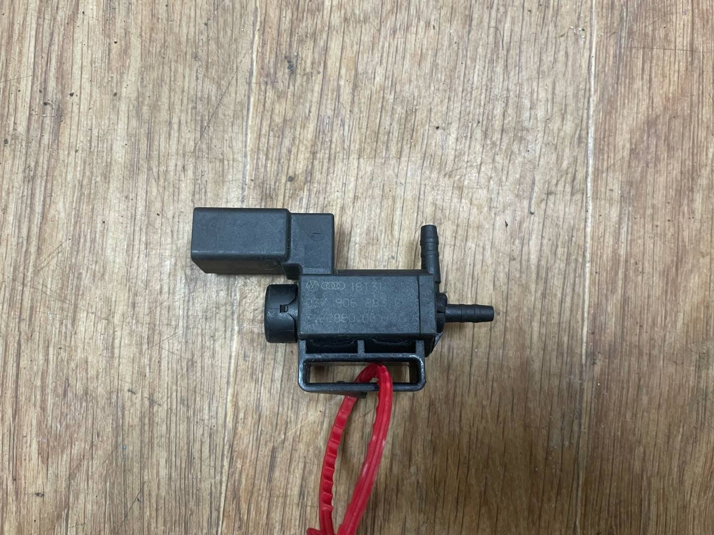 Клапан электромагнитный Volkswagen Passat B7 2013 OEM 037906283C