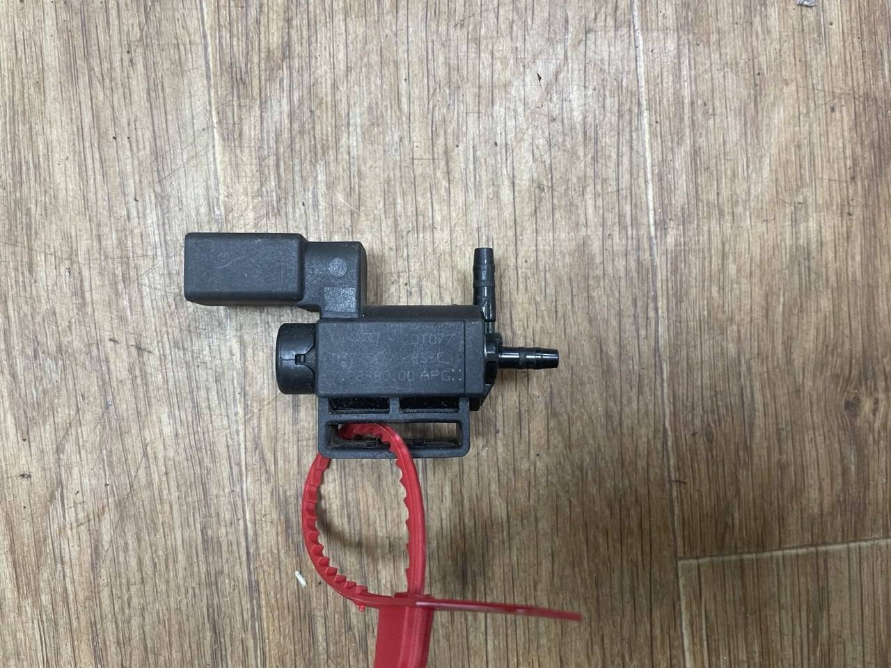 Клапан электромагнитный Volkswagen Passat B7 2013 OEM 037906283C
