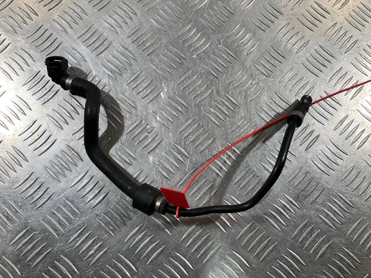 Патрубок (трубопровод, шланг) BMW 6 F06/F12/F13 2015 OEM 17127619700