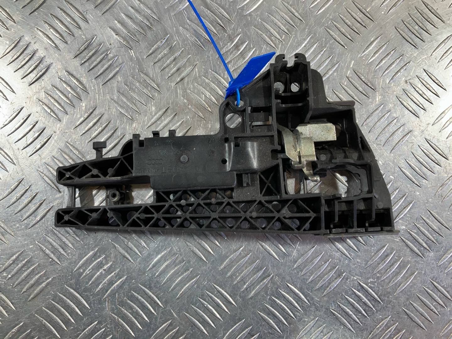 скелет ручки двери Audi A7 4G 2012 OEM 4H1837885