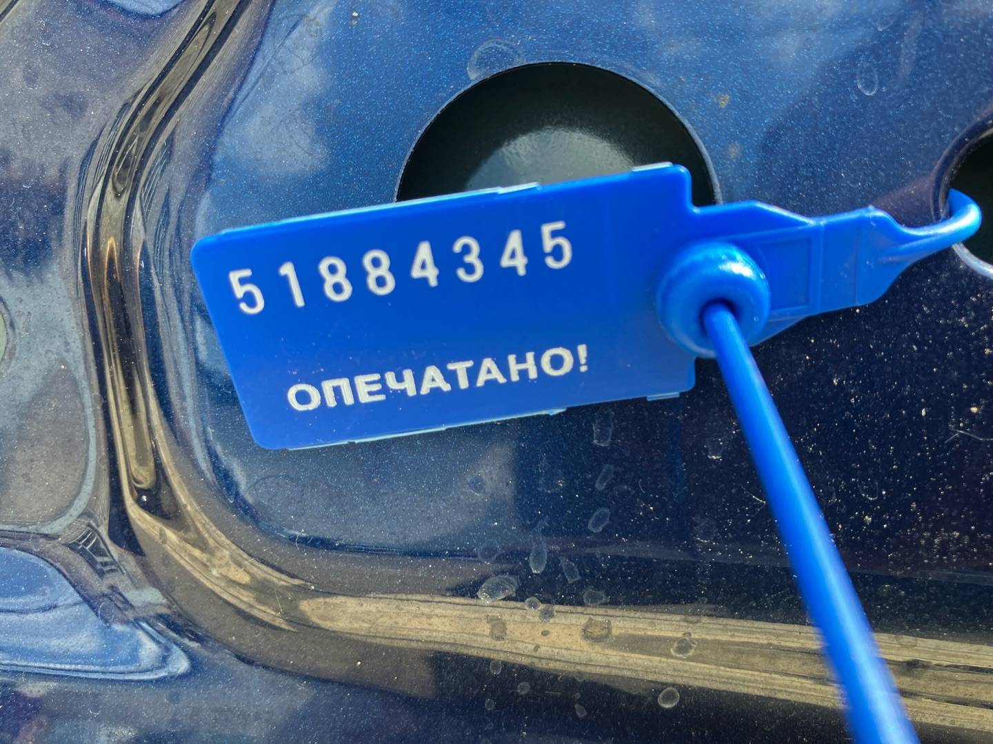 как открыть капот на порше кайен 958