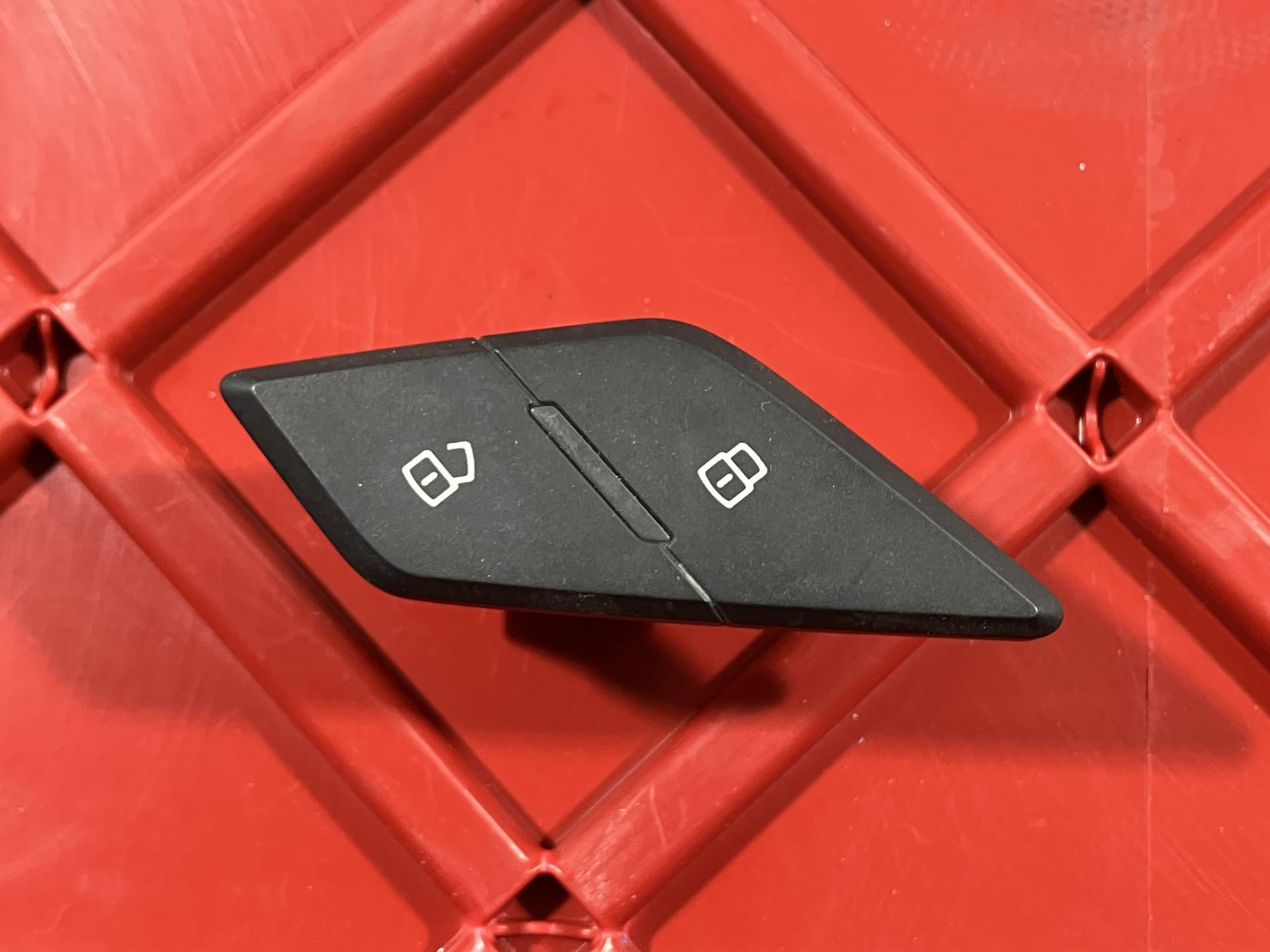 Кнопка центрального замка Audi A8 D4/4H 2012 OEM 4H0962107B