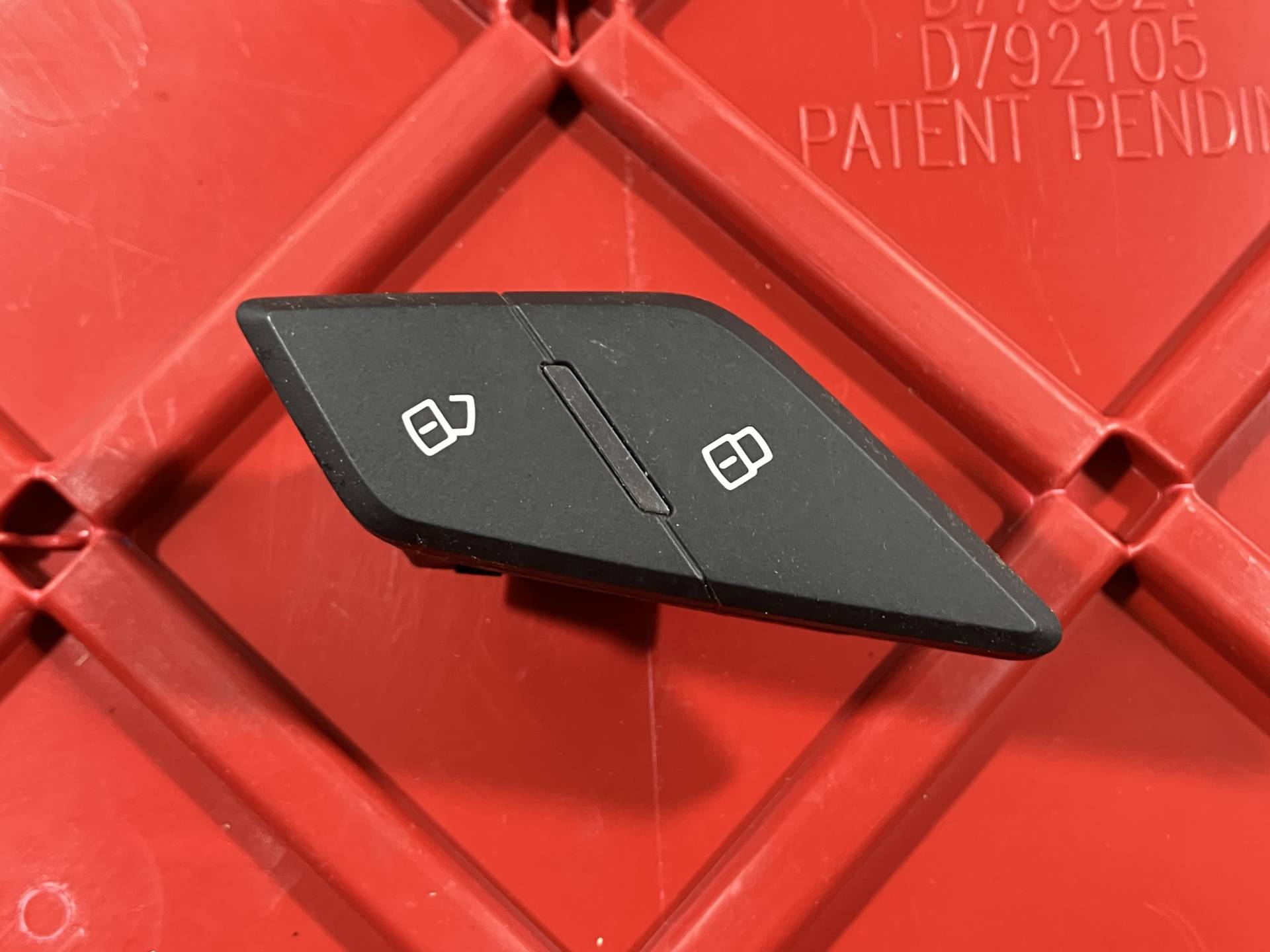 Кнопка центрального замка Audi A8 D4/4H 2012 OEM 4H0962107B