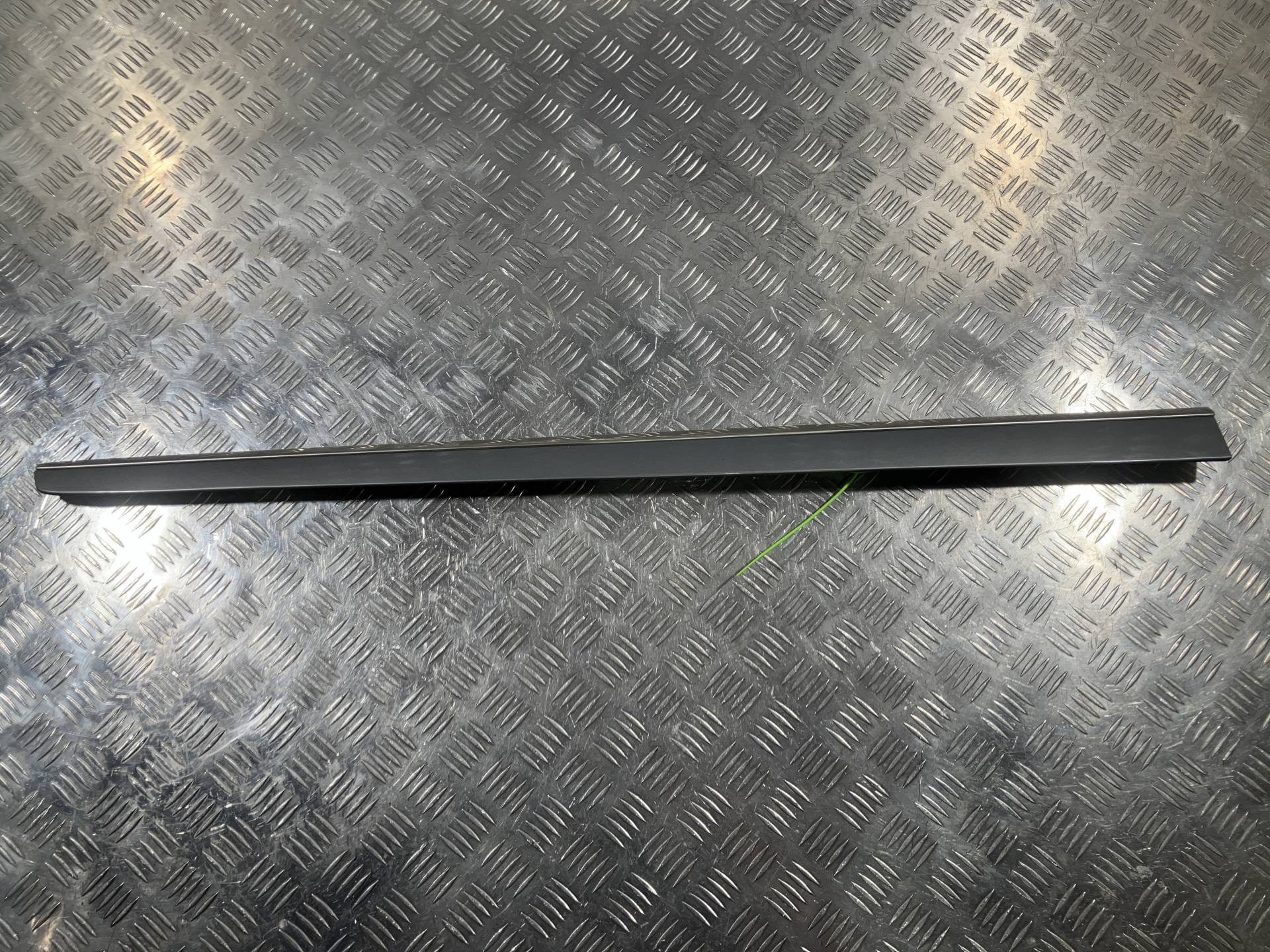 Молдинг двери передней левой Mercedes-Benz GL X164 2011 OEM 16469011629723, 16469028629775, 16469051629775, 16469052629775, A16469011629723, A16469028629775, A16469051629775, A16469052629775