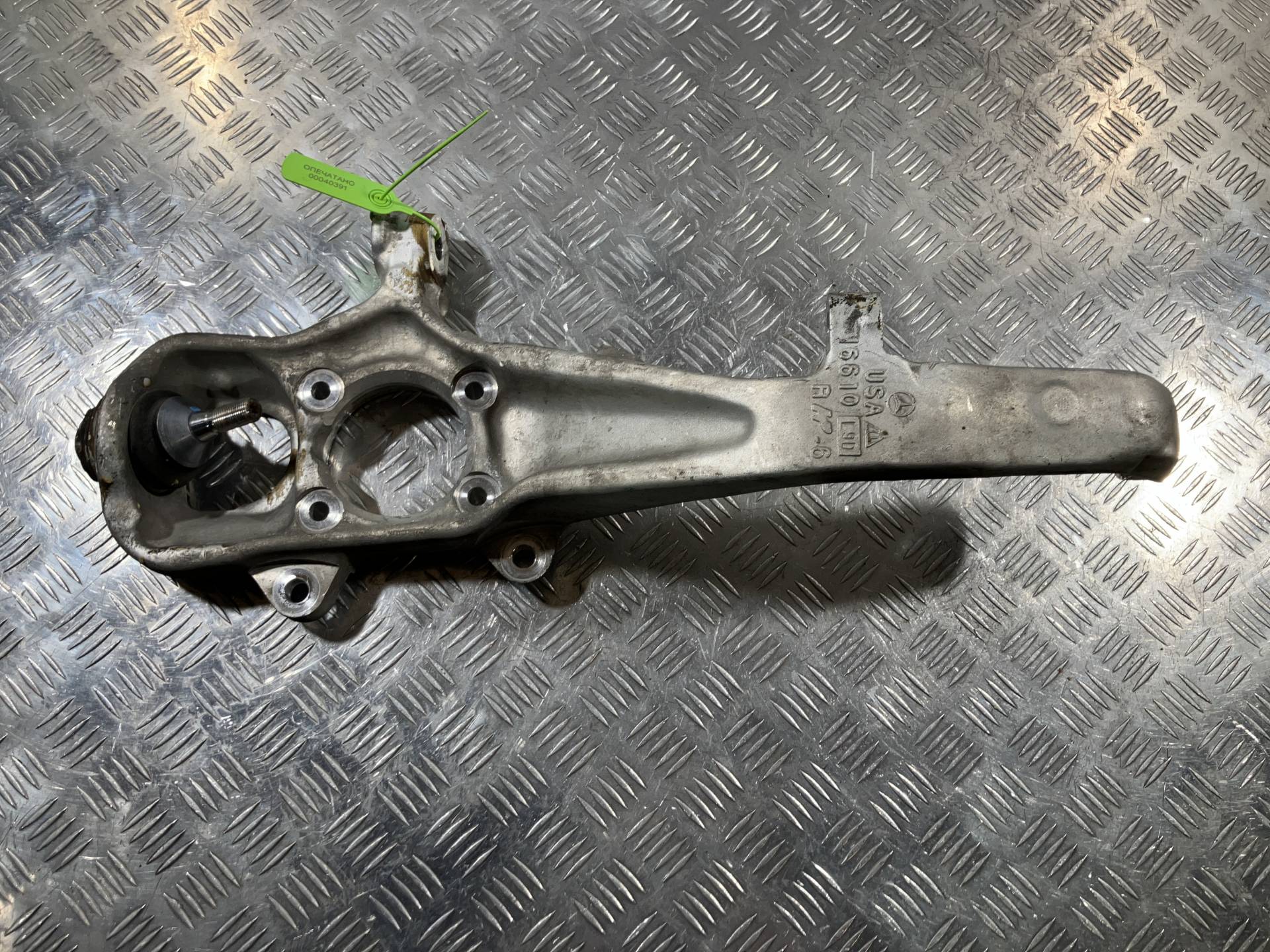 кулак поворотный правый Mercedes-Benz GLS X166 2012 OEM A1663301020, A16610