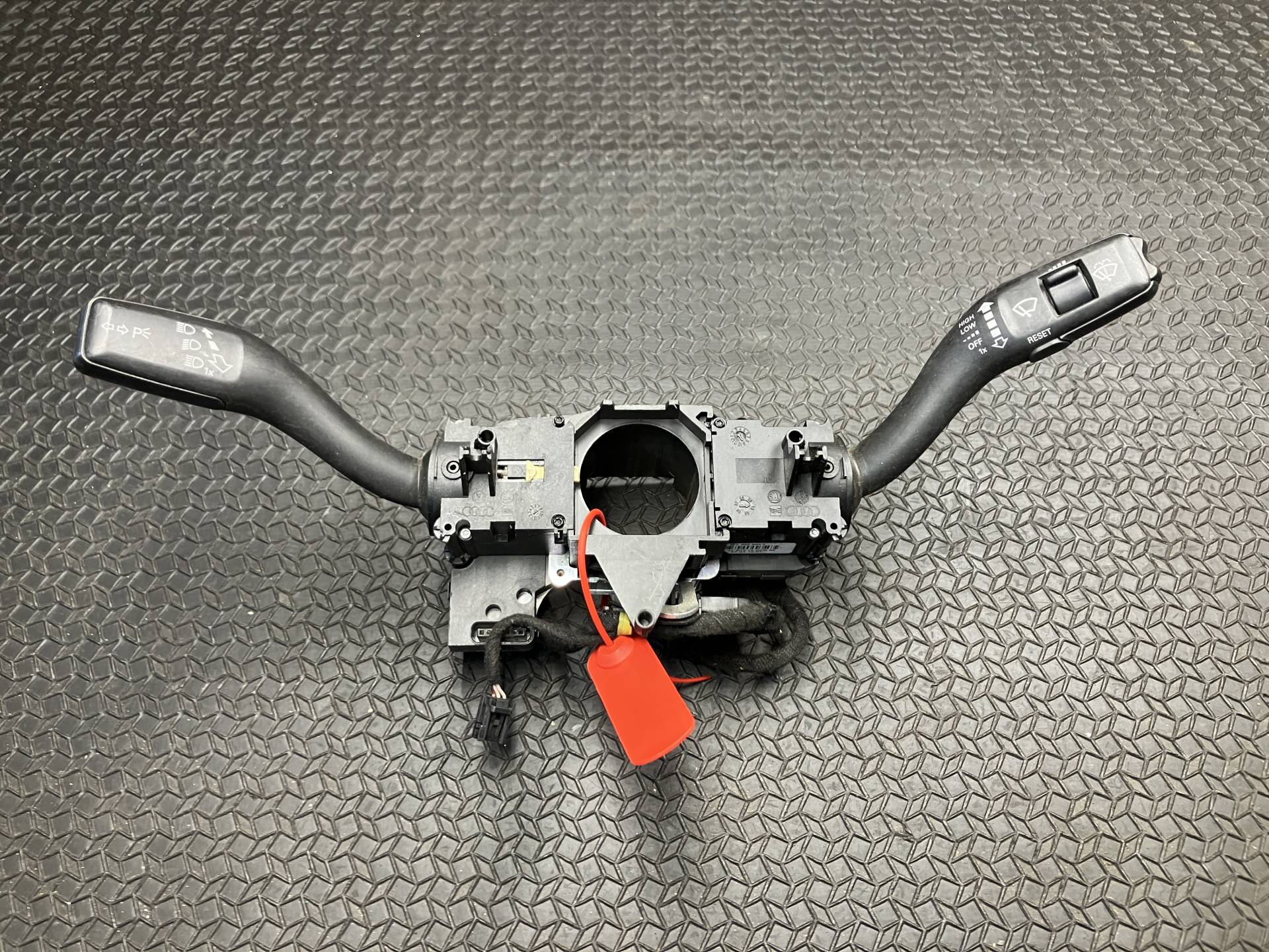 Переключатель подрулевой (стрекоза) Audi S8 D3 2007 OEM 4E0953549C, 4E0953503F