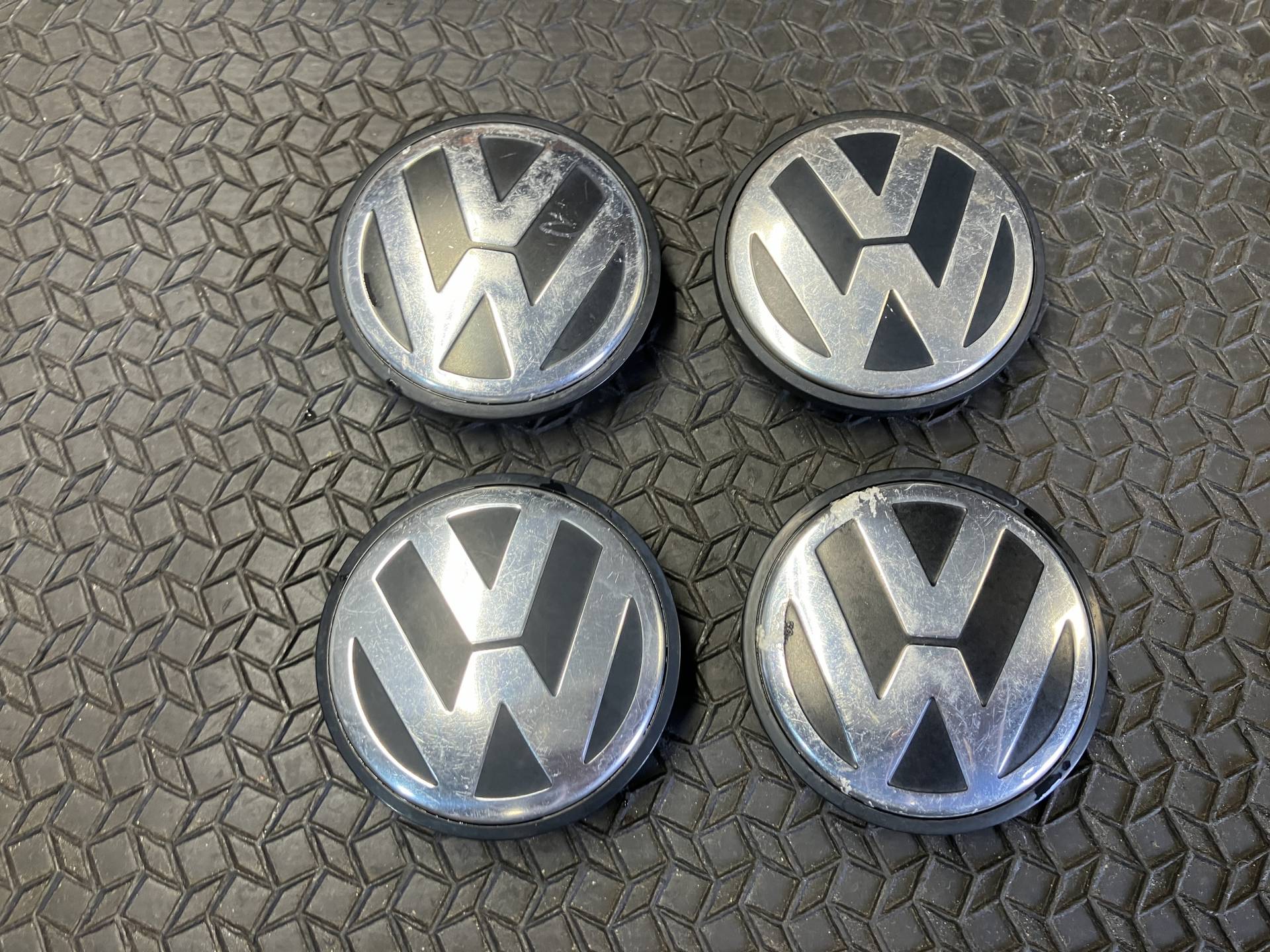 Колпачок литого диска Volkswagen Passat CC 2012 OEM 3B7601171