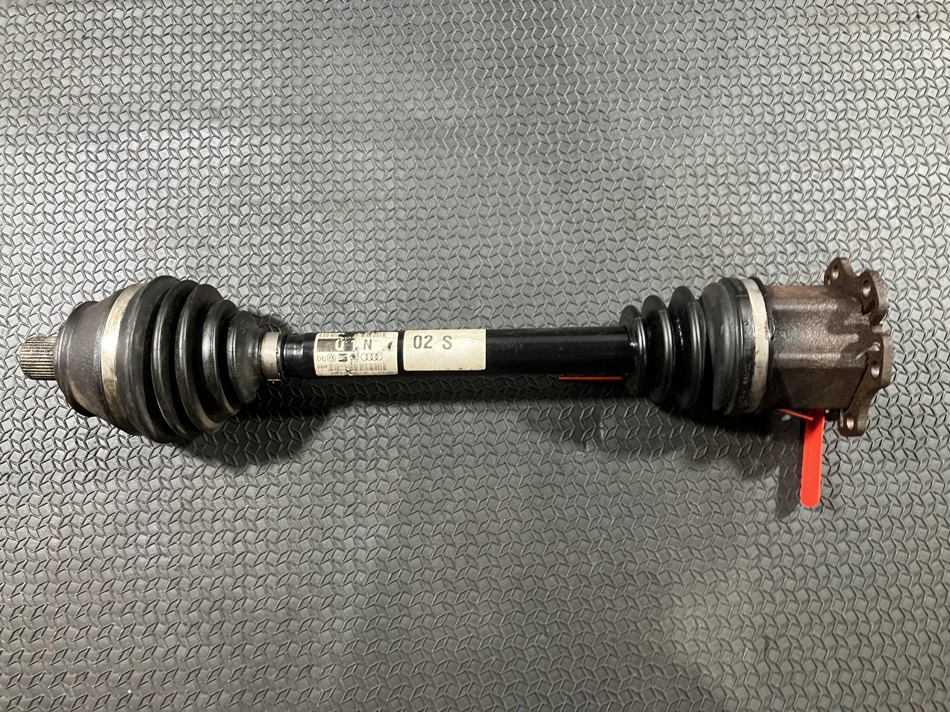 Полуось передняя левая (приводной вал, ШРУС) Audi S8 D3 2004 OEM 4E0407271N