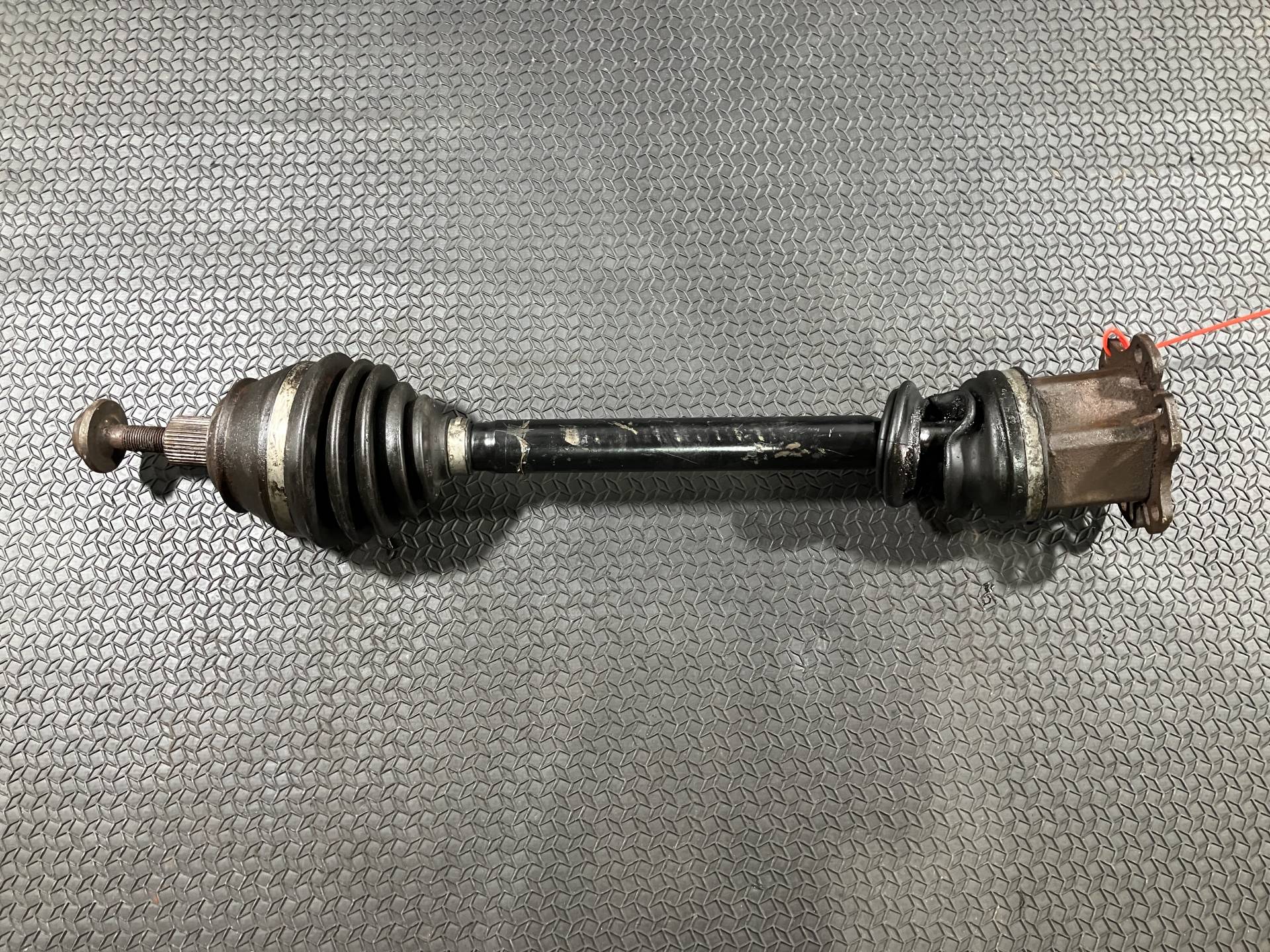 Полуось передняя левая (приводной вал, ШРУС) Audi S8 D3 2003 OEM 4E0407271N