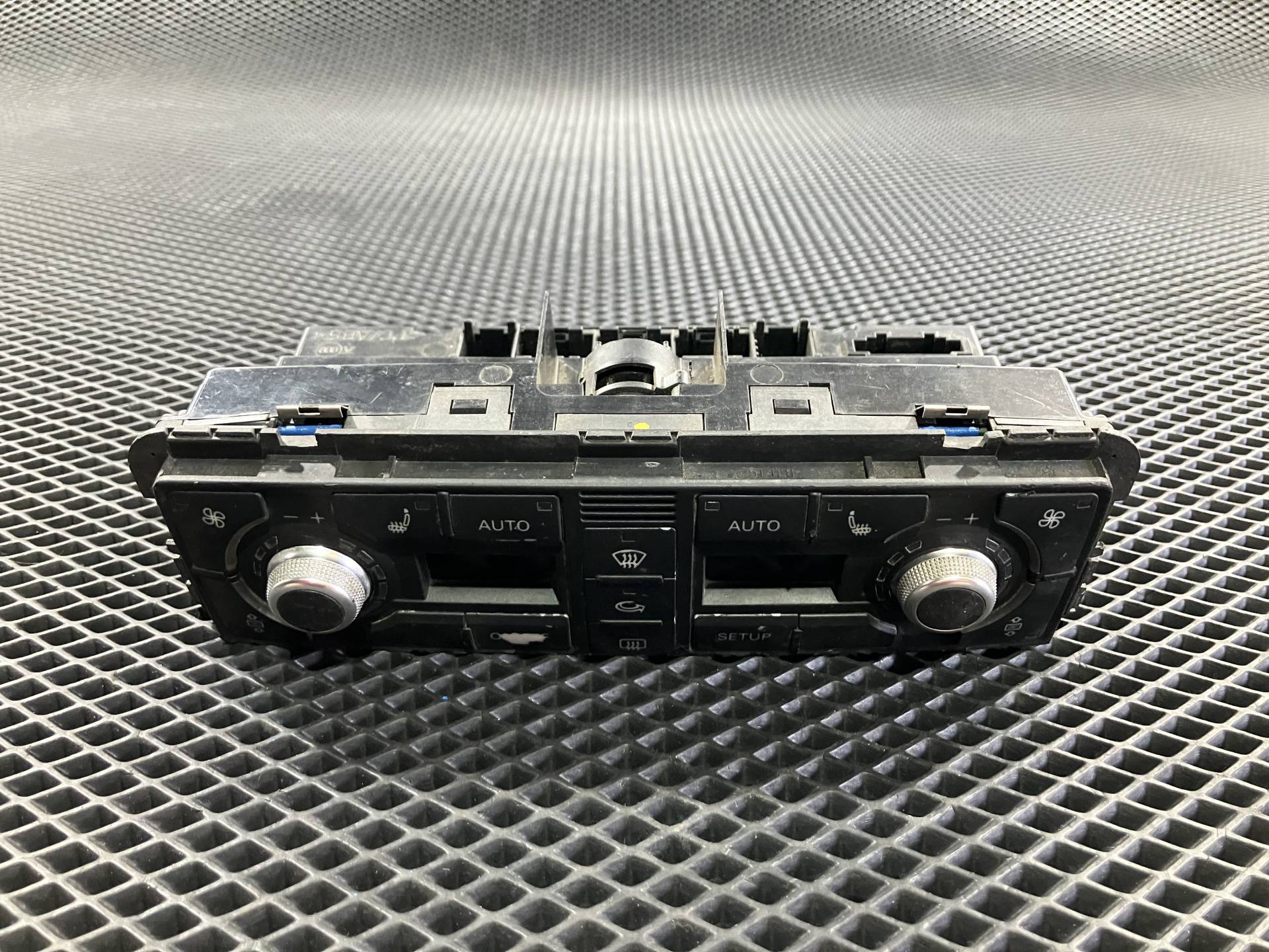 Блок управления печки/климат-контроля Audi S8 D3 2004 OEM 4E0820043A
