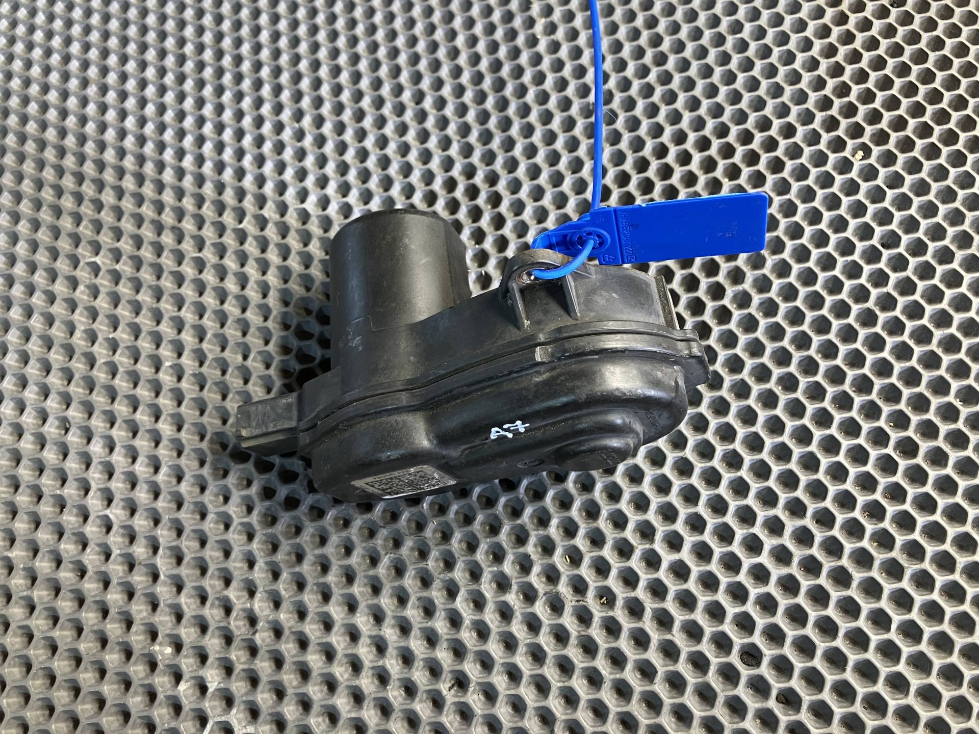 Моторчик ручника (стояночного тормоза) Audi A7 4G 2012 OEM 32337647C, 4H0615405AF, 4H0615406AF, 4H0998281