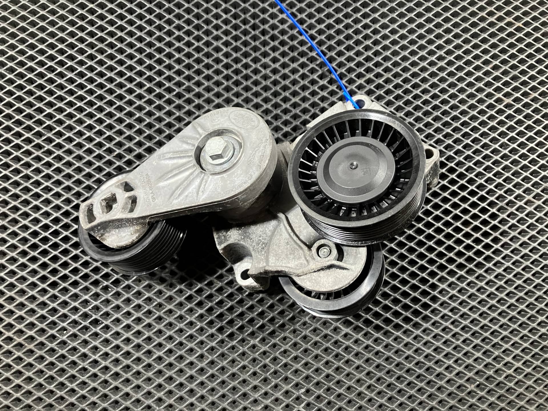 Натяжитель ремня генератора Jaguar XF X250 2016 OEM GPLA-6B209-DA, GX738A610DA, C2D49666, LR091612