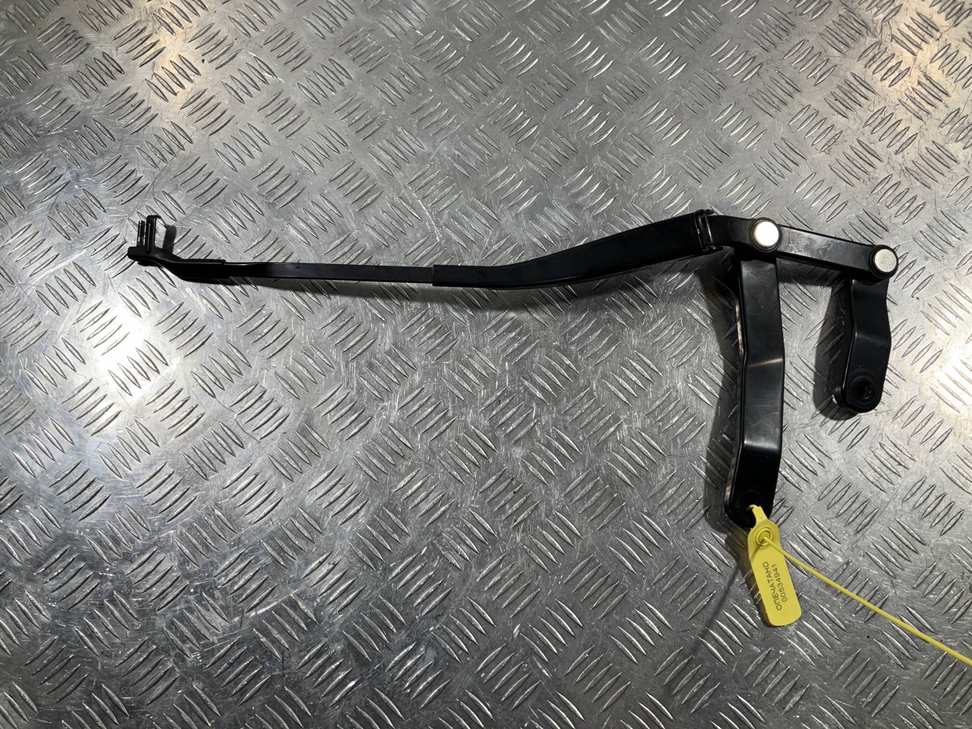 Щеткодержатель (поводок стеклоочистителя, дворник) Mercedes-Benz CLS W218 2014 OEM A2188200444