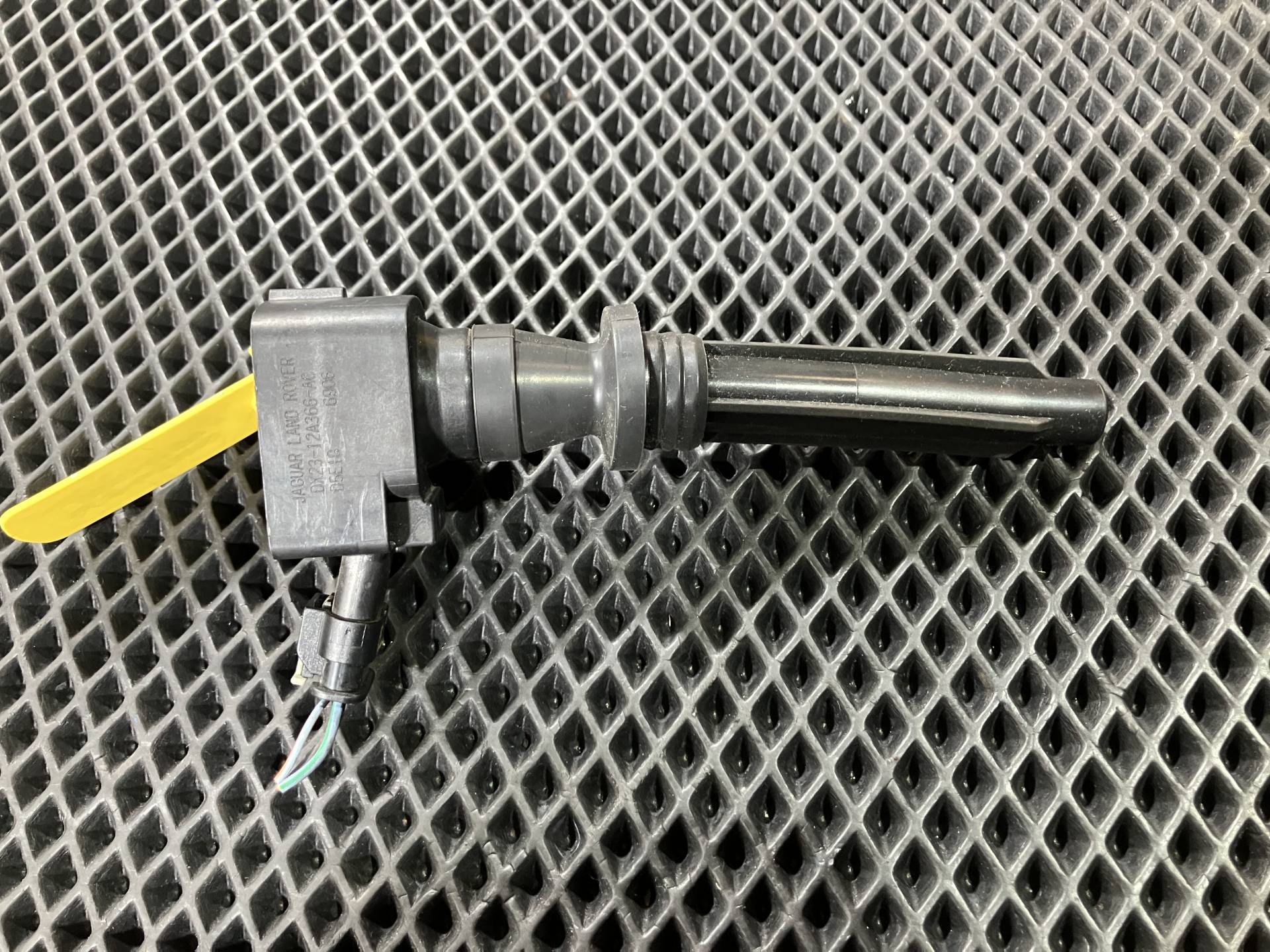 Катушка зажигания Land Rover Discovery 5 2018 OEM DX23-12A366-AC