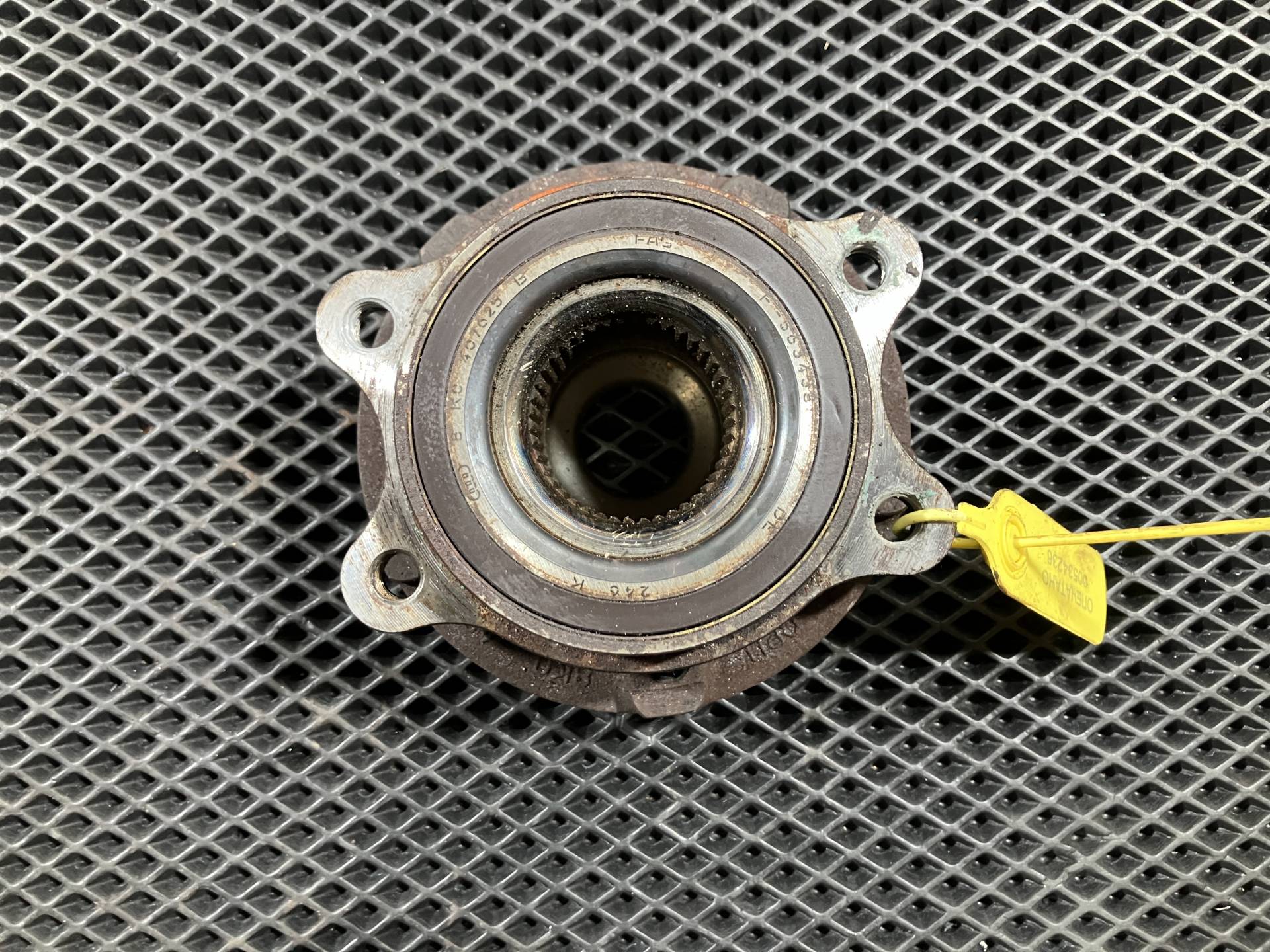 ступица Audi A8 D4/4H 2017 OEM 8K0407615B