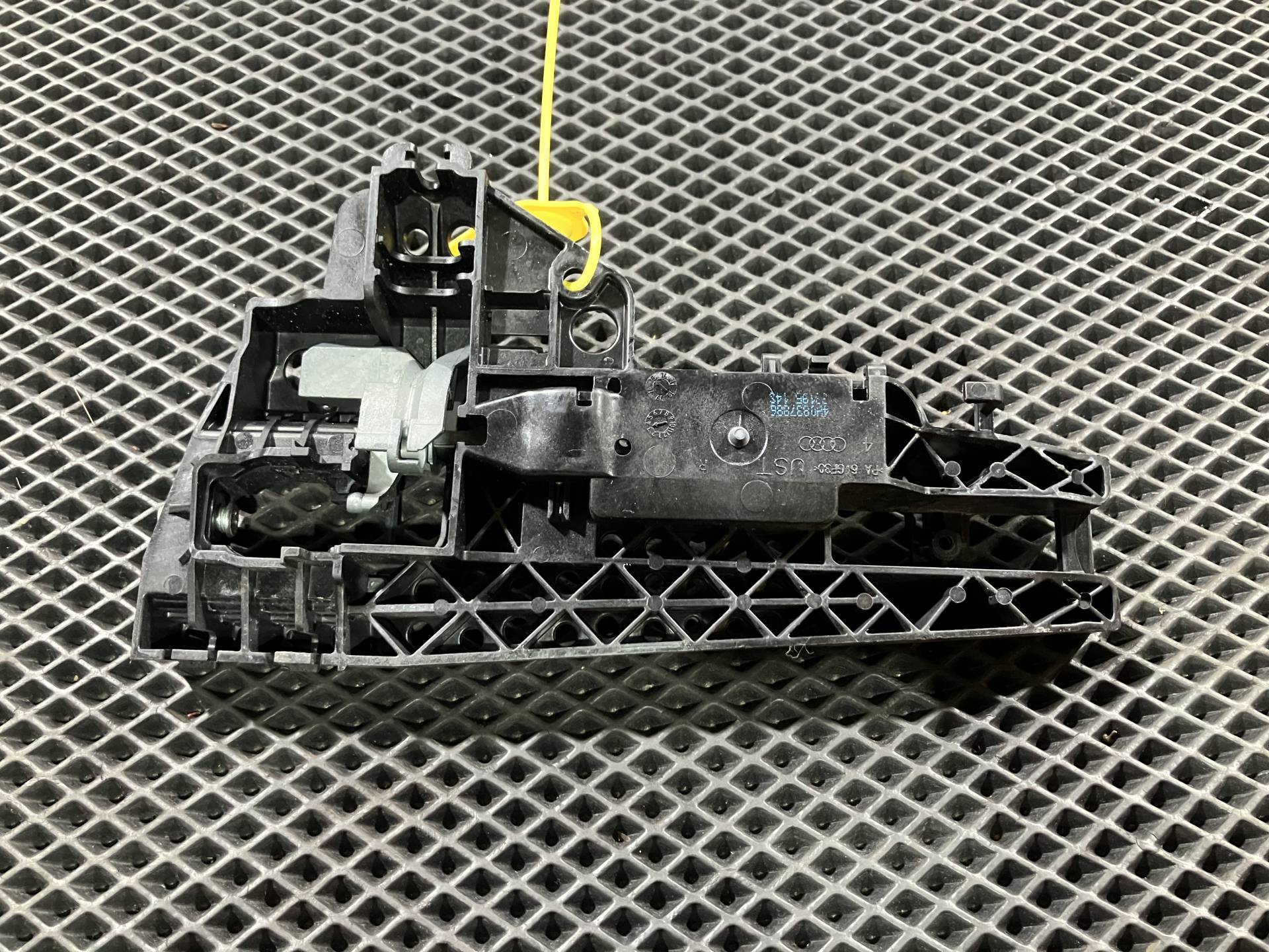скелет ручки двери Audi A7 4G 2012 OEM 4H0837886