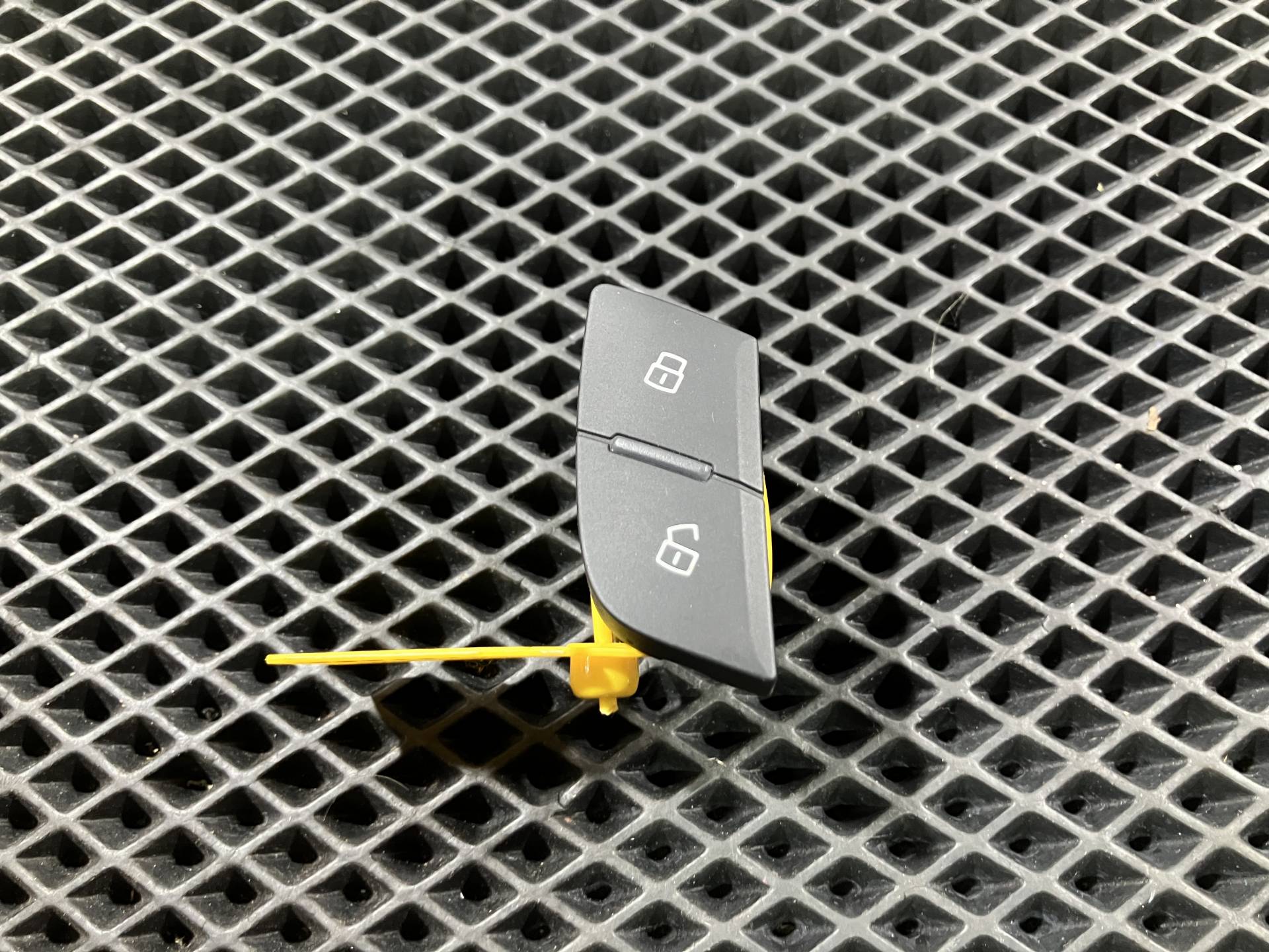Кнопка центрального замка Audi A7 4G 2012 OEM 4G8962108