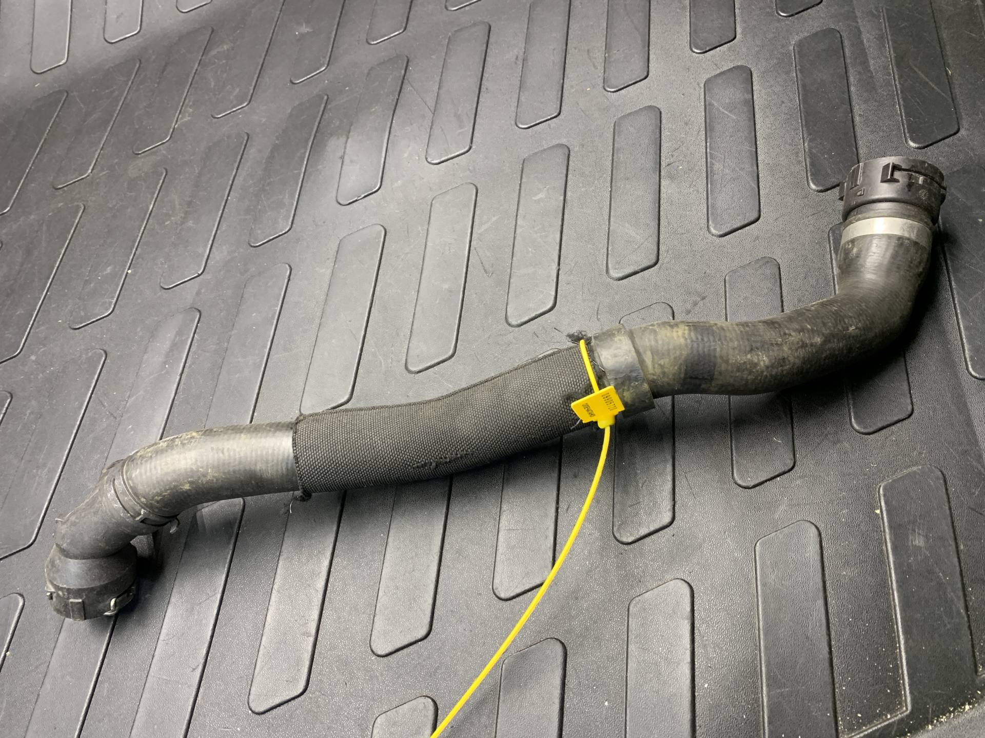Патрубок (трубопровод, шланг) Volkswagen Passat B6 2012 OEM 3C0122051BQ