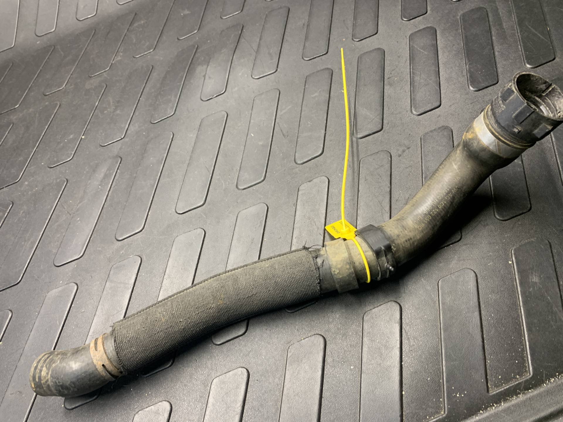 Патрубок (трубопровод, шланг) Volkswagen Passat B6 2012 OEM 3C0122051BQ