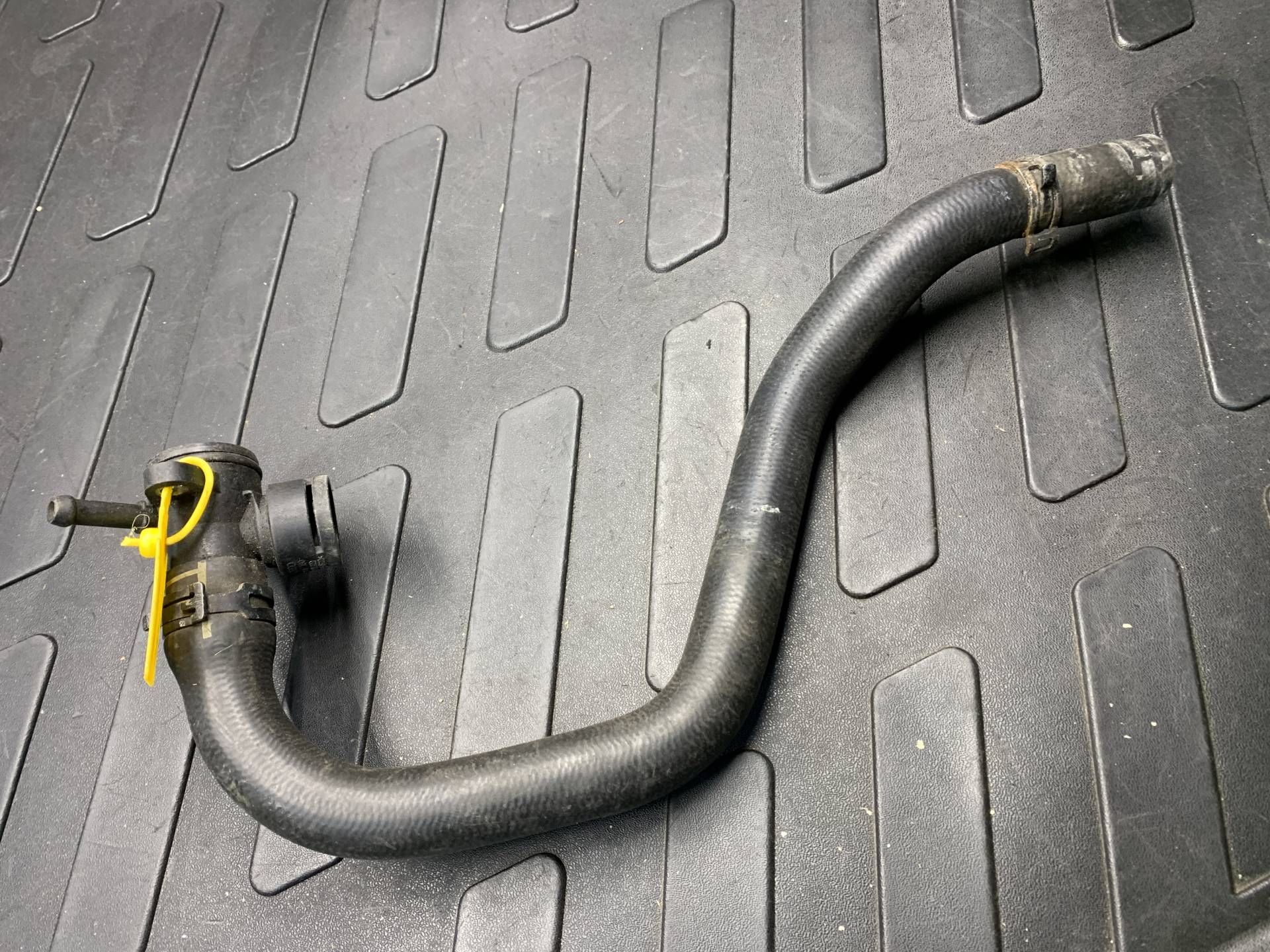 Патрубок (трубопровод, шланг) Volkswagen Passat CC 2010 OEM 06J121132D