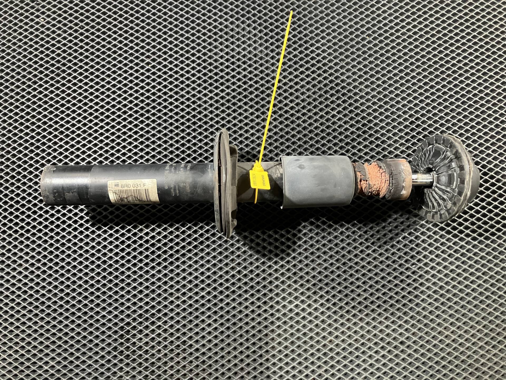 амортизатор передний Audi Q5 8R 2009 OEM 8R0413031F, 8R0031F