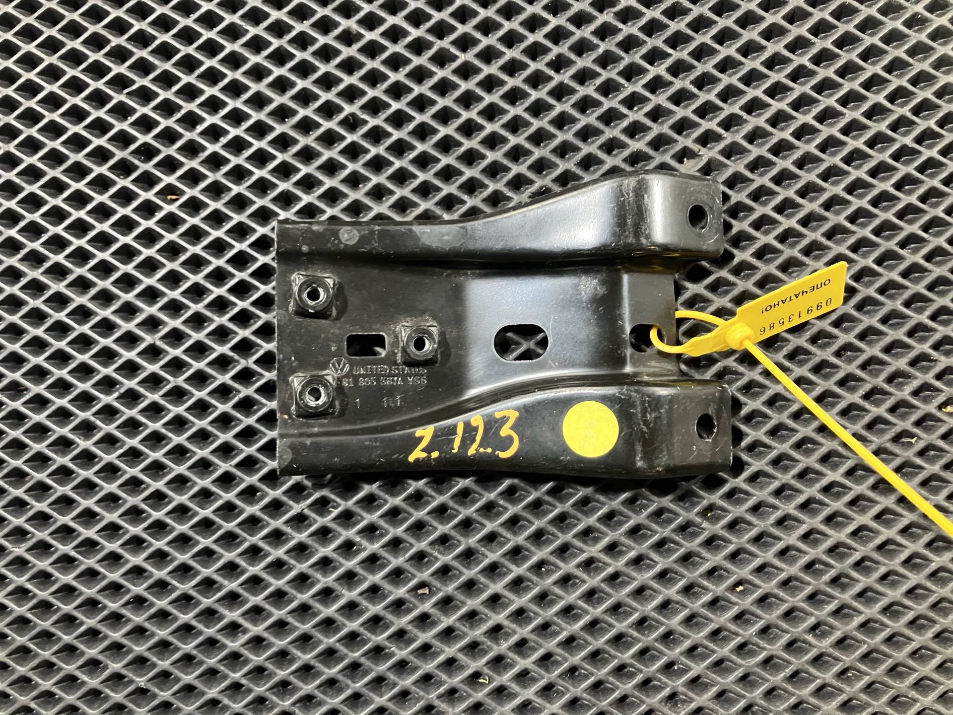 Замок капота Volkswagen Passat USA 2012 OEM 561805567A