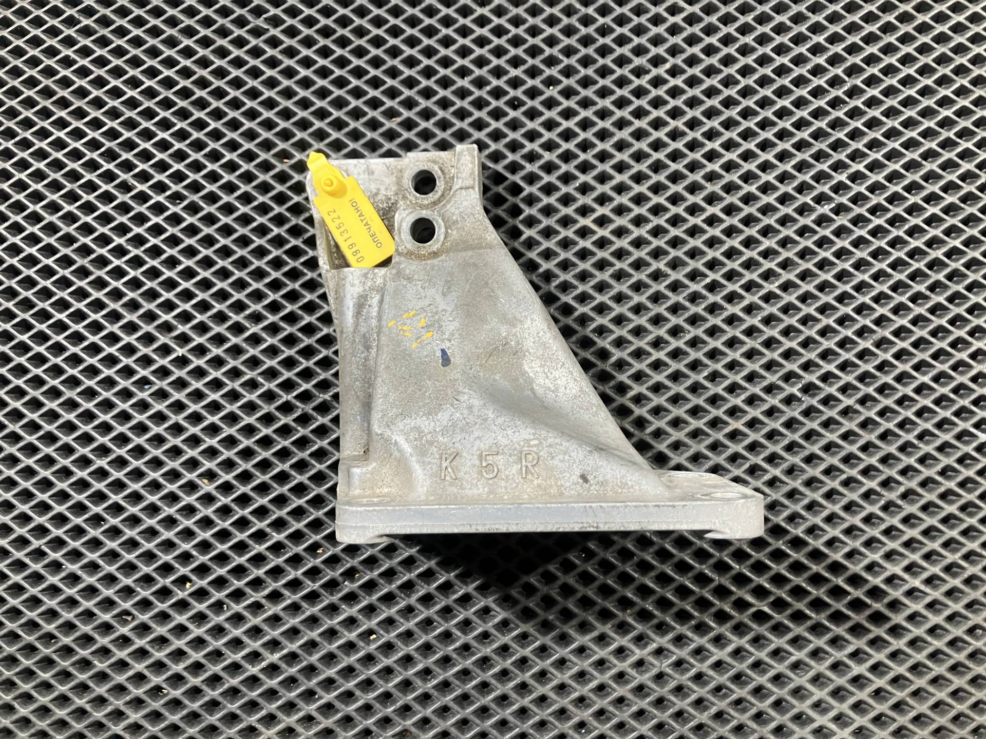 Кронштейн двигателя Infiniti QX50 J50 2009 OEM 11232-JK500, K5R
