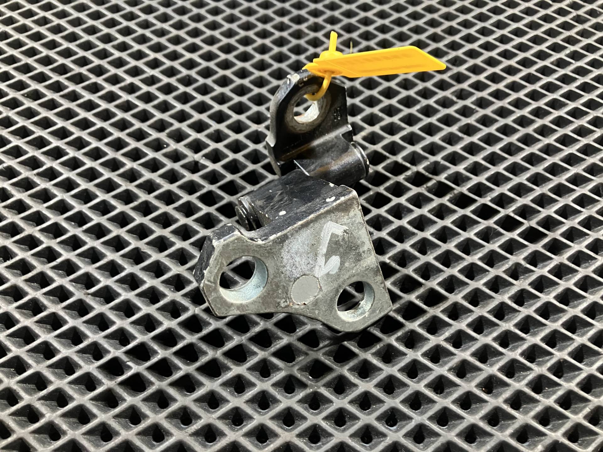 Петля двери задней левой Lexus LS 4 2007 OEM 6874030080